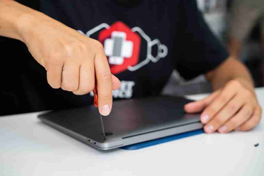 Professional MacBook Screen Repair by Gadget Medics – Trust the Experts